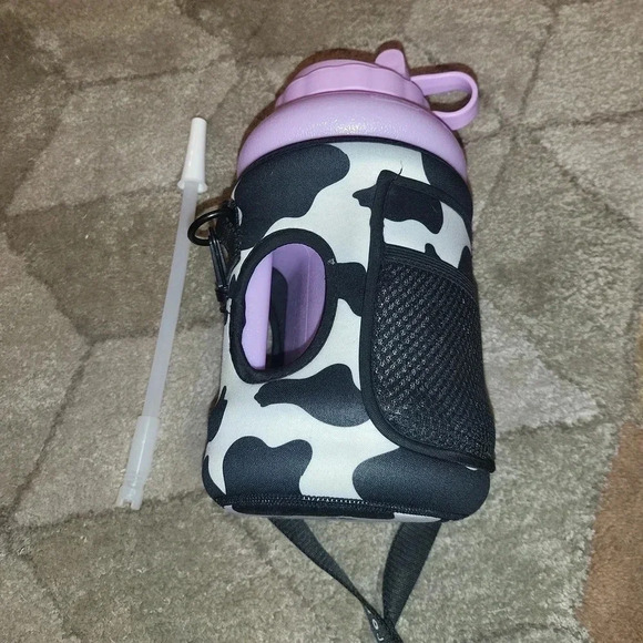 Hydrojug in purple with cow print sleeve and straw - Picture 2 of 2